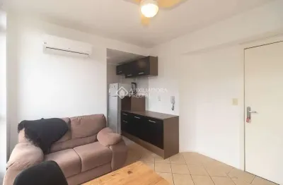 Apartamento com 1 quarto para alugar na rua coronel fernando machado, 391, centro histórico, porto alegre, 32 m2 por r$ 1.500