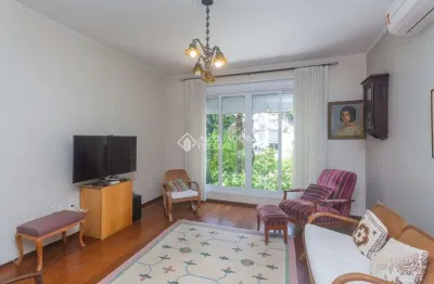 Casa em condomínio fechado com 3 quartos para alugar na rua riveira, 485, petrópolis, porto alegre, 241 m2 por r$ 6.500