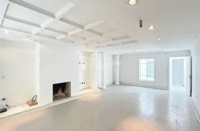 Casa em condomínio fechado com 4 quartos para alugar na rua indianápolis, 332, três figueiras, porto alegre, 268 m2 por r$ 8.900