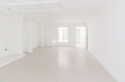 Casa em condomínio fechado com 4 quartos para alugar na rua indianápolis, 332, três figueiras, porto alegre, 268 m2 por r$ 8.900