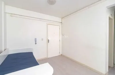 Apartamento com 1 quarto para alugar na rua duque de caxias, 1667, centro histórico, porto alegre, 32 m2 por r$ 1.500