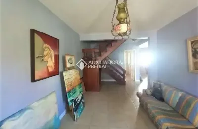 Casa em condomínio fechado com 3 quartos para alugar na rua osório mendes ouriques, 332, guarujá, porto alegre, 123 m2 por r$ 2.200