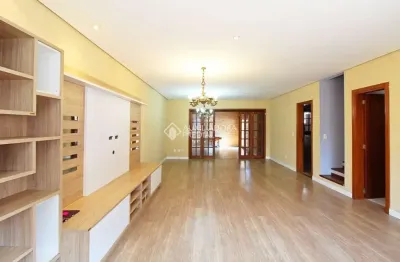 Casa em condomínio fechado com 3 quartos para alugar na rua jacundá, 641, guarujá, porto alegre, 155 m2 por r$ 3.650