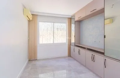 Apartamento com 2 quartos para alugar na rua santa cecília, 1564, santa cecília, porto alegre, 50 m2 por r$ 2.300