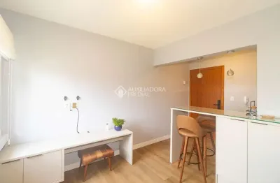 Loft com 1 quarto para alugar na Rua Duque de Caxias, 1735, Centro Histórico, Porto Alegre, 35 m2 por R$ 2.300