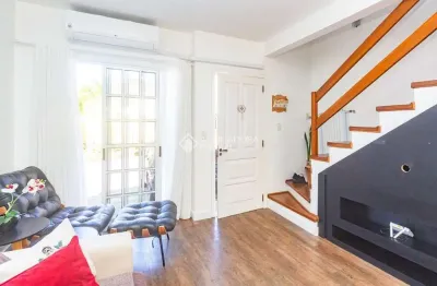 Casa em condomínio fechado com 2 quartos para alugar na Beco Souza Costa, 636, Morro Santana, Porto Alegre, 115 m2 por R$ 3.300