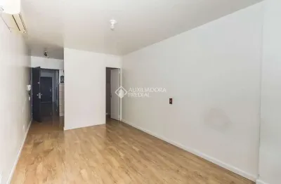 Apartamento com 1 quarto para alugar na rua dos andradas, 692, centro histórico, porto alegre, 39 m2 por r$ 950