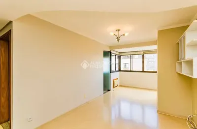 Apartamento com 2 quartos para alugar na rua roque calage, 566, passo da areia, porto alegre, 68 m2 por r$ 2.850