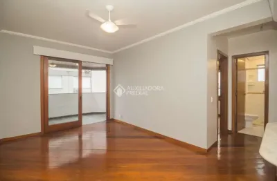 Apartamento com 1 quarto para alugar na avenida independência, 1060, independência, porto alegre, 56 m2 por r$ 1.830