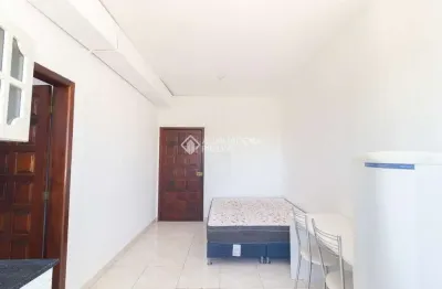Kitnet / stúdio para alugar na rua stephan zweig, 30, cavalhada, porto alegre, 25 m2 por r$ 990