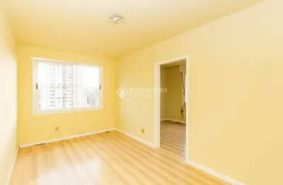 Apartamento com 1 quarto para alugar na avenida independência, 482, independência, porto alegre, 55 m2 por r$ 2.200