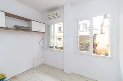 Kitnet / stúdio para alugar na avenida ganzo, 23, menino deus, porto alegre, 18 m2 por r$ 1.000