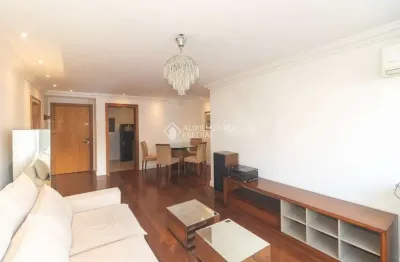Apartamento com 3 quartos para alugar na rua doutor poty medeiros, 110, moinhos de vento, porto alegre, 114 m2 por r$ 7.400