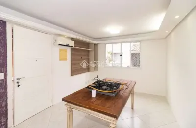 Casa em condomínio fechado com 4 quartos para alugar na Avenida José Aloísio Filho, 965, Humaitá, Porto Alegre, 102 m2 por R$ 2.300
