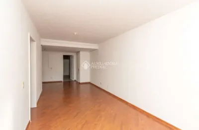 Apartamento com 2 quartos para alugar na rua santo antônio, 407, floresta, porto alegre, 79 m2 por r$ 2.000