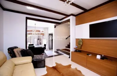 Casa em condomínio fechado com 3 quartos para alugar na avenida cai, 303, cristal, porto alegre, 200 m2 por r$ 5.500