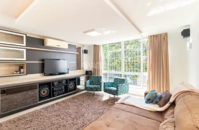 Casa com 3 quartos para alugar na rua santiago dantas, 367, glória, porto alegre, 302 m2 por r$ 6.477