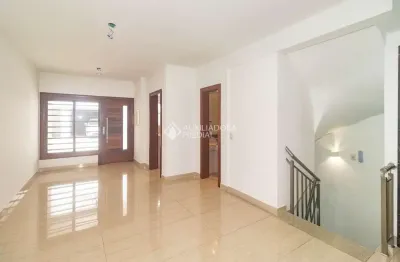 Casa em condomínio fechado com 2 quartos para alugar na avenida padre cacique, 1870, praia de belas, porto alegre, 168 m2 por r$ 5.500
