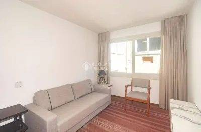 Apartamento com 1 quarto para alugar na rua pedro ivo, 199, mont serrat, porto alegre, 43 m2 por r$ 2.800