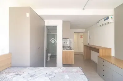 Loft com 1 quarto para alugar na rua irmão josé otão, 81, independência, porto alegre, 23 m2 por r$ 3.250