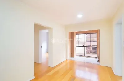 Apartamento com 3 quartos para alugar na Rua Doutor Aldo Wildt, 101, Cavalhada, Porto Alegre, 71 m2 por R$ 1.700