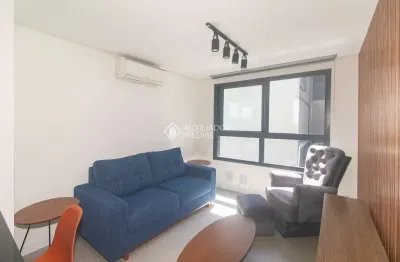 Apartamento com 1 quarto para alugar na rua castro alves, 1055, independência, porto alegre, 37 m2 por r$ 3.500