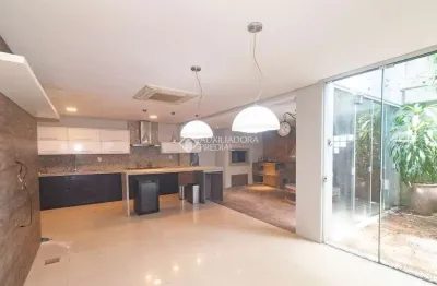 Casa em condomínio fechado com 3 quartos para alugar na avenida cairu, 601, navegantes, porto alegre, 408 m2 por r$ 7.990