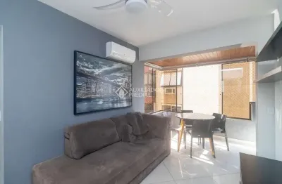 Apartamento com 2 quartos para alugar na Rua Honório Silveira Dias, 912, São João, Porto Alegre, 60 m2 por R$ 2.500