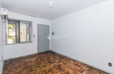 Apartamento com 2 quartos para alugar na avenida clóvis paim grivot, 450, humaitá, porto alegre, 55 m2 por r$ 1.150