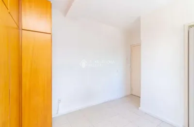 Apartamento com 1 quarto para alugar na rua dezessete de junho, 525, menino deus, porto alegre, 21 m2 por r$ 790
