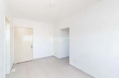 Apartamento com 2 quartos para alugar na rua orfanotrófio, 890, cristal, porto alegre, 48 m2 por r$ 950