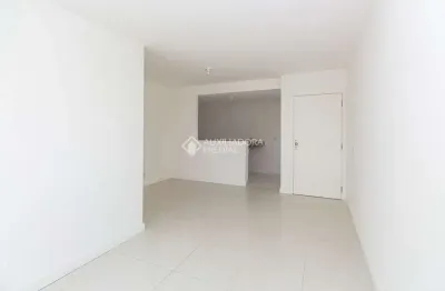 Apartamento com 3 quartos para alugar na avenida dom cláudio josé gonçalves ponce de leão, 240, vila ipiranga, porto alegre, 69 m2 por r$ 2.800