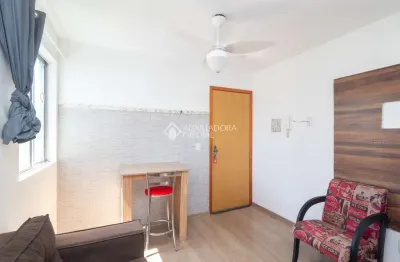 Apartamento com 2 quartos para alugar na rua capitão pedroso, 584, restinga, porto alegre, 38 m2 por r$ 1.150