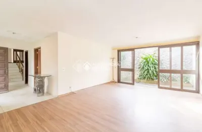 Casa em condomínio fechado com 3 quartos para alugar na rua leopoldo bettiol, 468, jardim itu sabará, porto alegre, 264 m2 por r$ 3.500