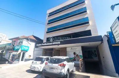 Sala comercial para alugar na avenida cristóvão colombo, 2427, floresta, porto alegre, 51 m2 por r$ 1.200