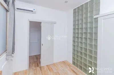 Sala comercial para alugar na rua doutor flores, 323, centro histórico, porto alegre, 37 m2 por r$ 700