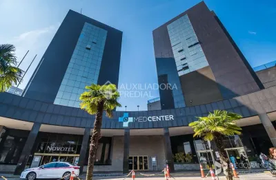 Sala comercial para alugar na avenida soledade, 569, três figueiras, porto alegre, 43 m2 por r$ 3.010