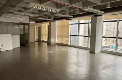 Ponto comercial para alugar na rua dos andradas, 1001, centro histórico, porto alegre, 455 m2 por r$ 7.000