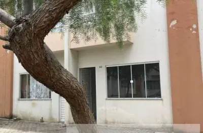 Sobrado em Condomínio para Locação em Ponta Grossa, Uvaranas, 1 dormitório, 1 suíte, 1 vaga