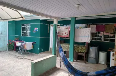 Casa com 3 quartos para alugar na rua antônio bertoldi, 635, campo de santana, curitiba por r$ 1.100