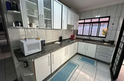 Casa para venda, 2 quartos, área gourmet, com planejados, jardim monte rei em maringá