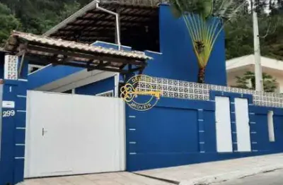 Casa com 06 dormitórios sendo 01 suíte à venda, 300 m² por r$ 2.200.000,00 - fazenda - itajaí/sc