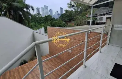 Sobrado 100% mobiliado e automatizado com 2 suítes e 2 vagas de garagem, por r$ 720.000,00 - fazenda - itajaí/sc