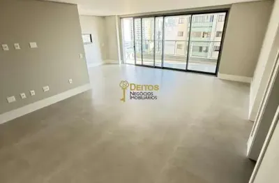 Apartamento de alto padrão com 137,00 m² no centro de itajaí