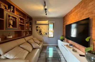 Apartamento mobiliado decorado e climatizado com 135 m² privativos 3 quartos sendo 2 suítes centro itajaí - sc