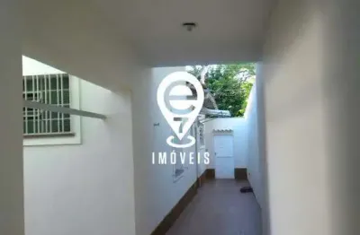 Casa térrea com 3 dormitórios com edícula nos fundos