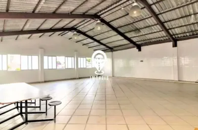 Excelente galpão/ depósto de 3.500m com 20 salas próximo ao metrô são judas.