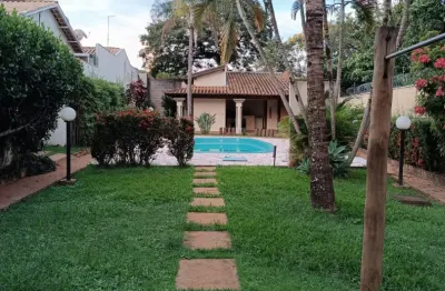 Oportunidade de Casa disponível para venda em Condomínio fechado no Mercês