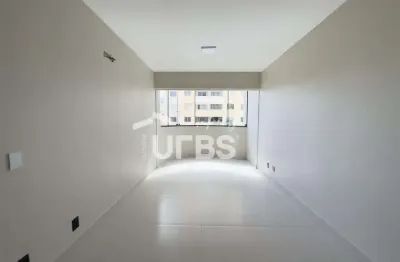 Apartamento de 2 quartos completamente reformado a 1 quarteirão da t-63