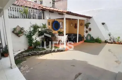 SOBRADO PISO INFERIOR CASA PRINCIPAL COM TRES QUARTOS, PISO SUPERIOR UM APARTAMENTO DE TRES QUARTOS E UM IMÓVEL COMERCIAL 350m DE ÁREA CONSTRUÍDA APENAS R$1.150.000,00
